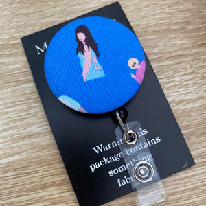 "Look at Moi" Kim Retractable ID Holder